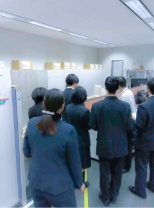 白紙用紙の寄付の様子1